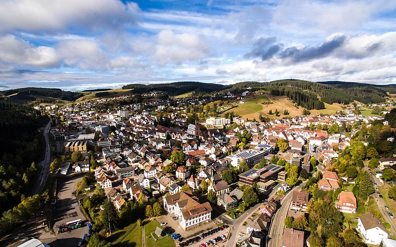 Furtwangen-Stadtansicht2-Donau-Landschaft-StadtverwaltungFurtwangen