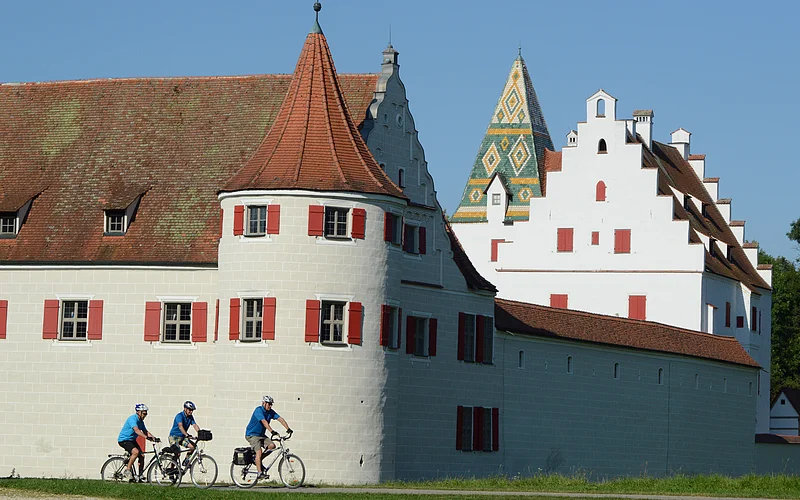 NeuburgLKR-SchlossGrünau2-Donau-Sehenswürdigkeit-BunkertIdeenreich