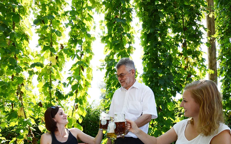 Kelheim-Essen2-Donau-Personen-BurkertGestaltungGmbH