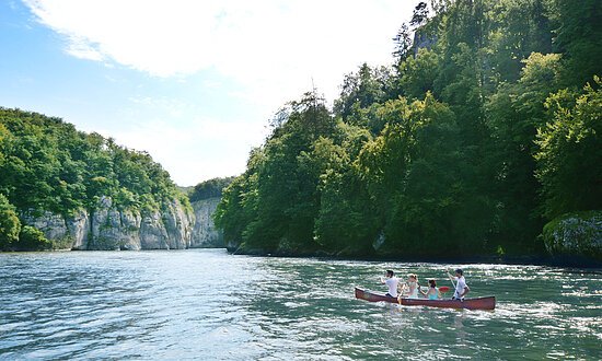 Kelheim-Kanu3-Donau-Landschaft-BurkertGestaltungGmbH